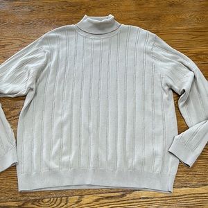 Alex Cannon Rowayton, CT tan color cotton turtleneck top.  Size XL.